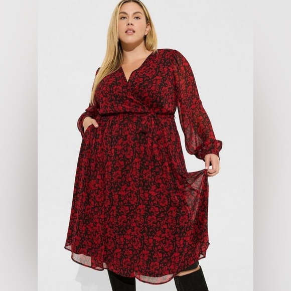 torrid Dresses & Skirts - Torrid Midi Crinkle Chiffon Surplice Balloon Sleeve Dress Floral Black Size 2X